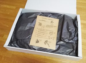 Suit-Yaさんから届いたオーダースーツの入ってる箱を開けたところ