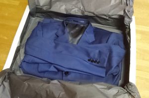 箱を開けてSuit-Yaさんから届いたオーダースーツと初対面